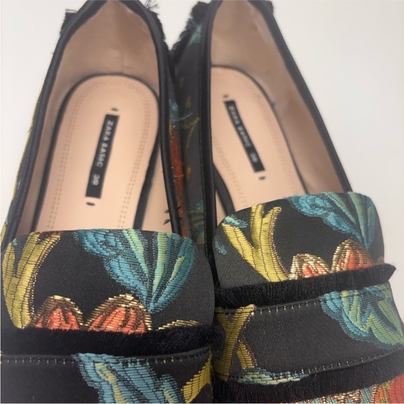 Zara Basic Black Orange Green Blue Floral Brocade Fabric
Fringe Loafers size 39 - Picture 5 of 6